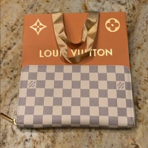 100% Auth Louis Vuitton Damier Zippy Organizer